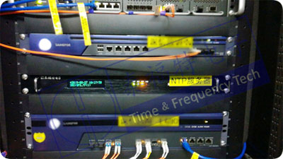 學(xué)校同步時鐘上架投運(yùn)實(shí)景圖 學(xué)校同步時鐘上架投運(yùn)實(shí)景圖